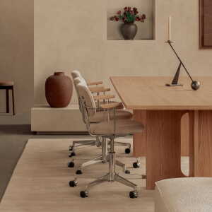 Audo – Co Task Chaise de bureau avec accoudoirs, chêne teinté foncé