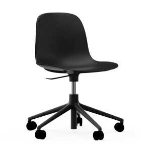 Normann Copenhagen – Chaise pivotante de bureau Form, piètement en aluminium noir / noir