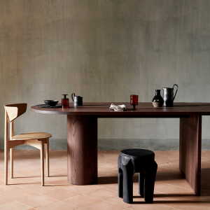 ferm LIVING – Pylo Table à manger, 100 x 210 cm, chêne teinté foncé